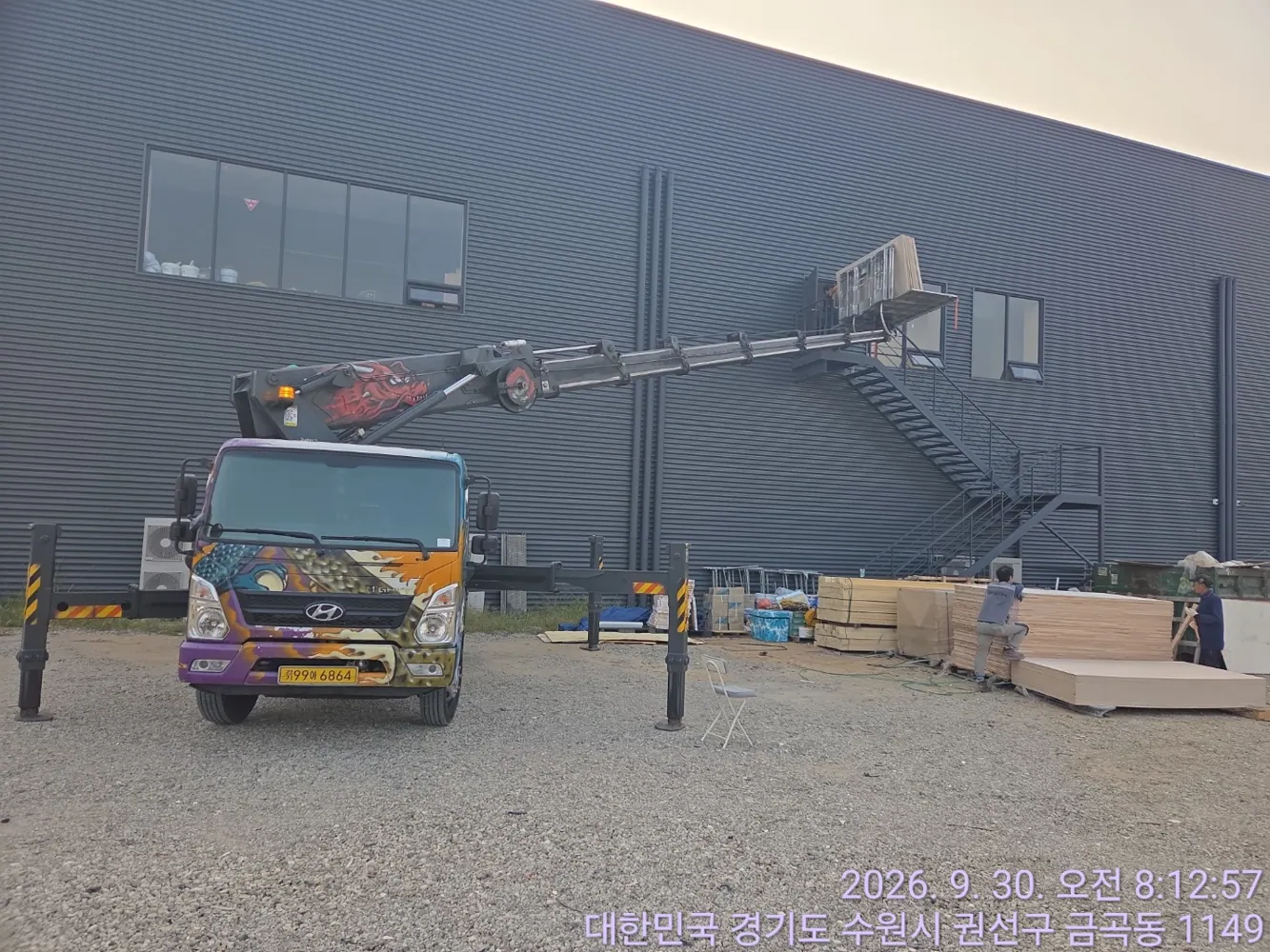영구스카이 실제 현장사진 - 건물 주변 고소작업